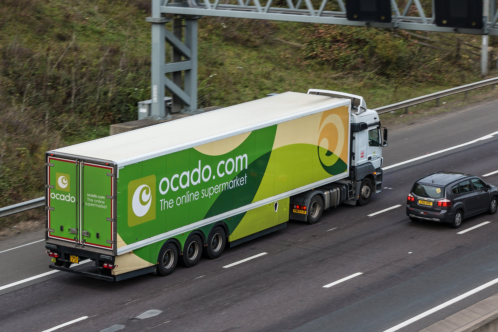 [UK] Ocado provokes criticism with £14.8m bonus package for top boss