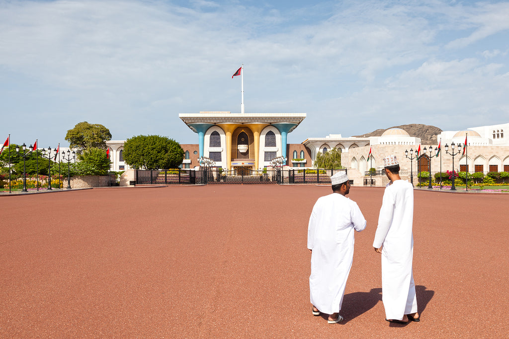 [Oman] Expatriate workforce reaches 1.8 million - men look.ing at Muscat Sultanate of Oman, growing expat workforce in Oman