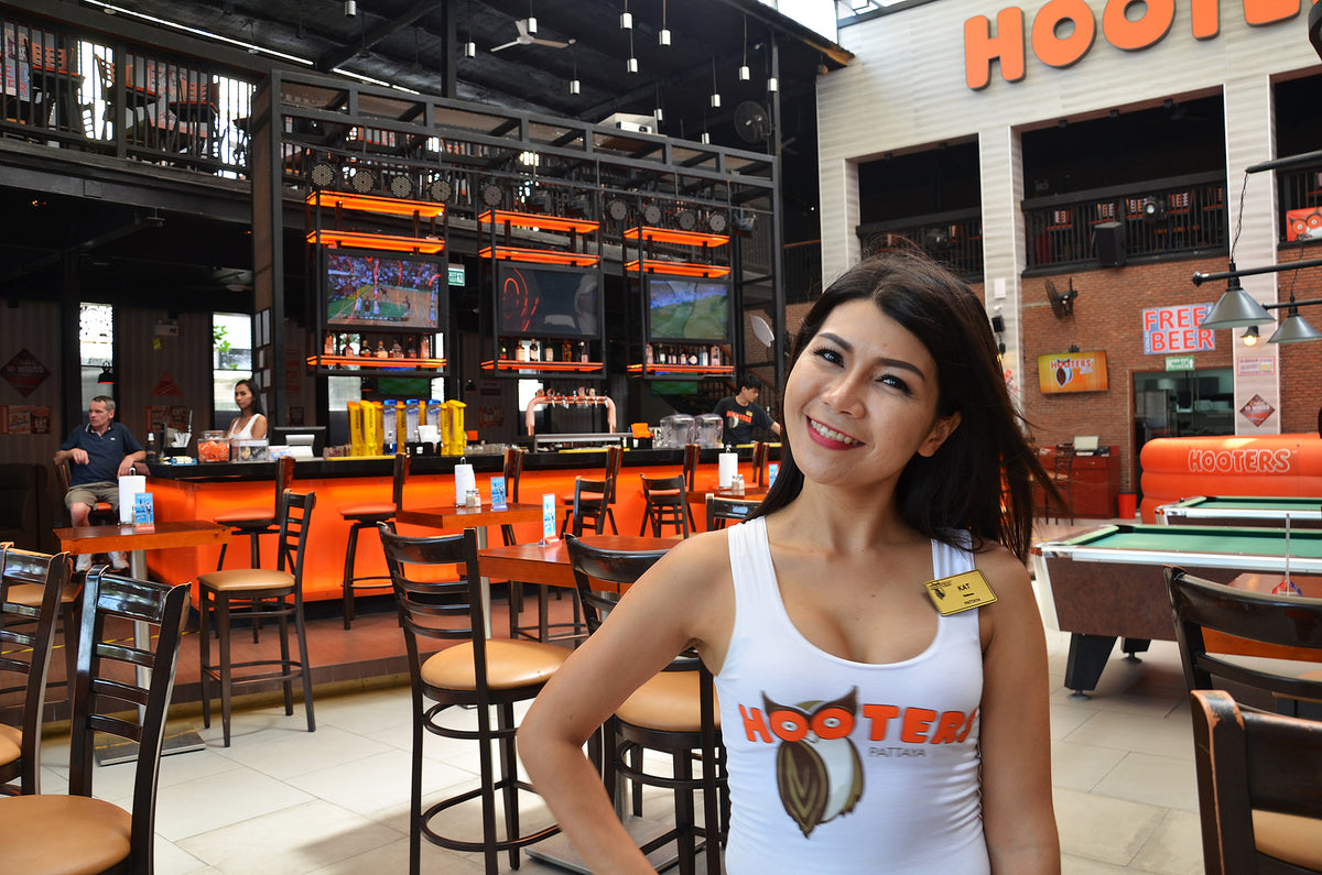 [US] Hooters waitress uses TikTok to highlight low pay