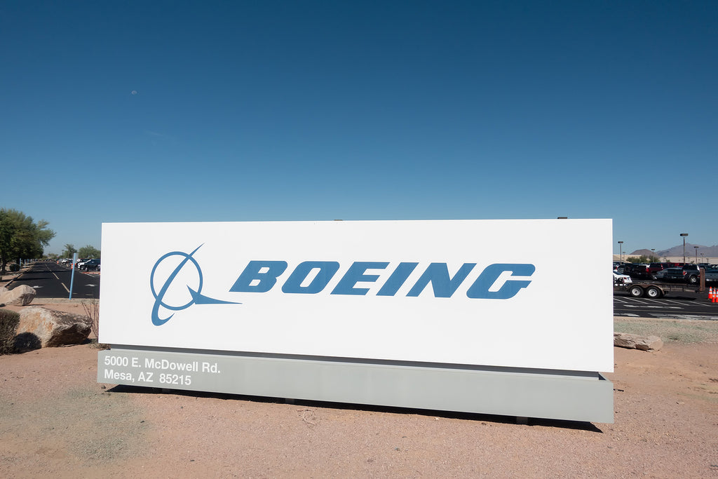 [US] Boeing to lay off 10% of workforce - Boeing company sign, Boeing troubles lead to mass layoffs